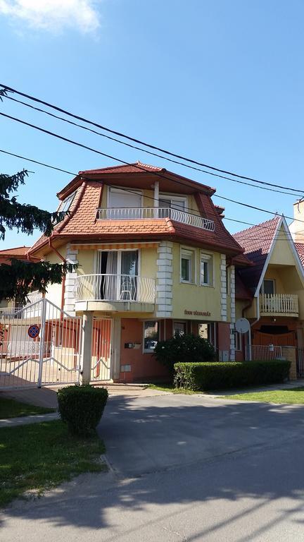 Boglárka Apartman Hajdúszoboszló Esterno foto